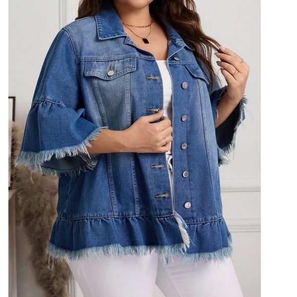 Plus Medium Wash Frayed Hem Button Down 1/2 Sleeve Denim Jean Jacket - Picture 3 of 4